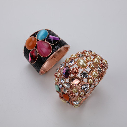 义乌客户找东升国际官网饰品厂合作