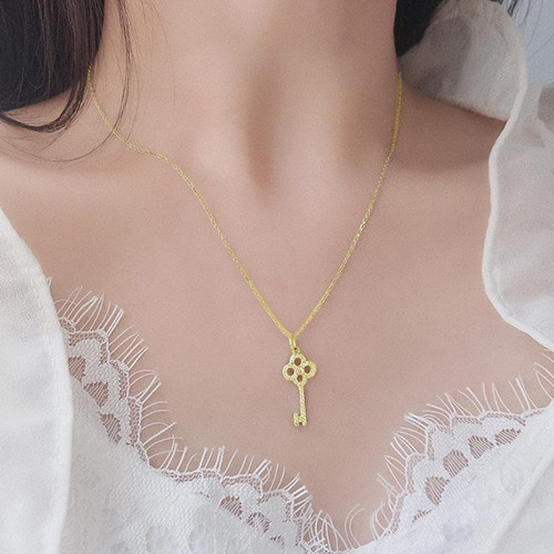 戴上项链坦然面对