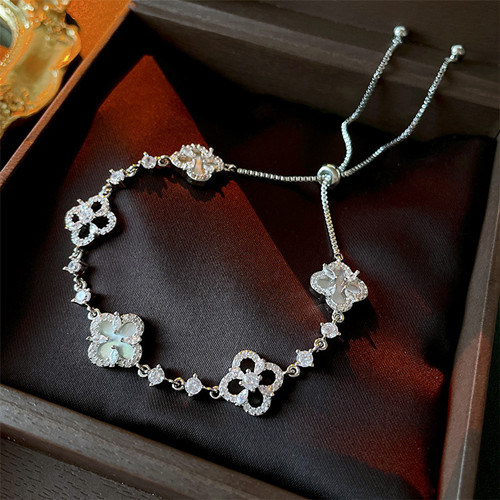 佩带银饰品必要把稳什么