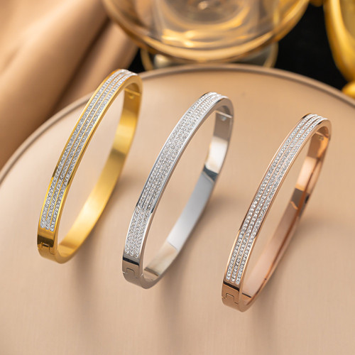 由于手镯而拜别