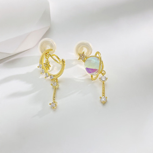 有没有左右不一样的耳饰