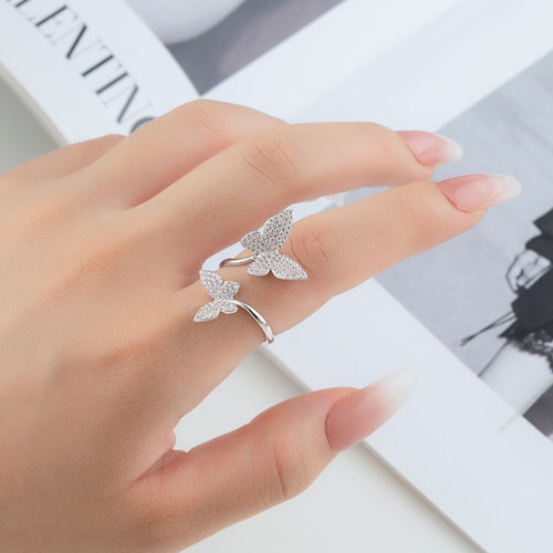 戴上戒指已经成为习惯