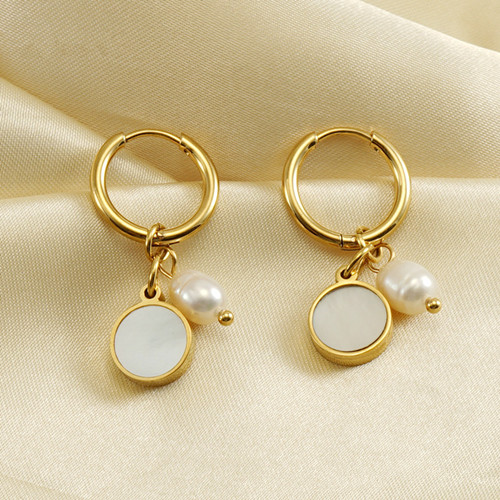 叠在首饰上的爱