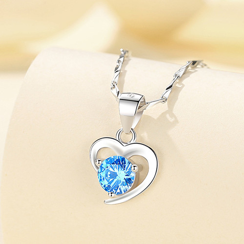 戴上心爱的旧项链