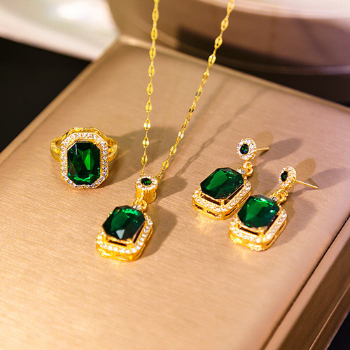 预防被饰品划伤 