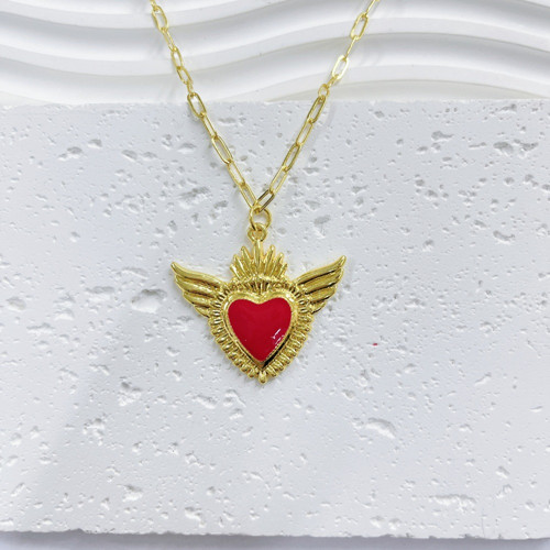 掉在地上的项链