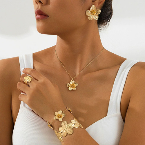 大型首饰加工厂的发展趋向 