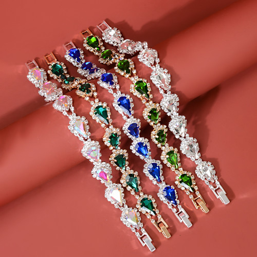 饰品厂不能按时出货，客户有权取缔订单