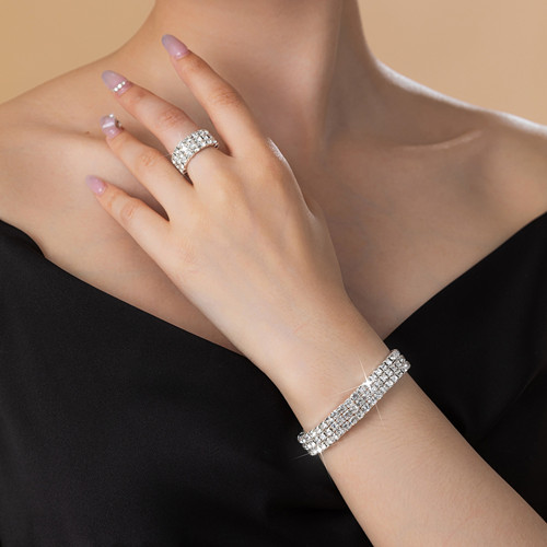 老表喜欢找中国饰品厂合作