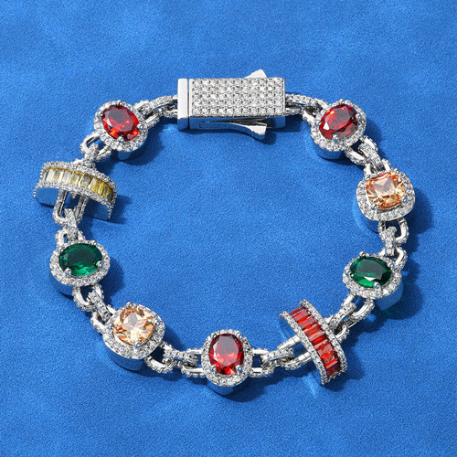 老年人也戴嘻哈饰品 